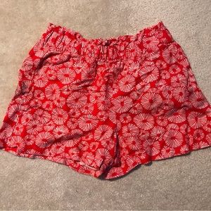 Ann Taylor Loft Red/White Spiral Print 4 inch Shorts Size Extra Small